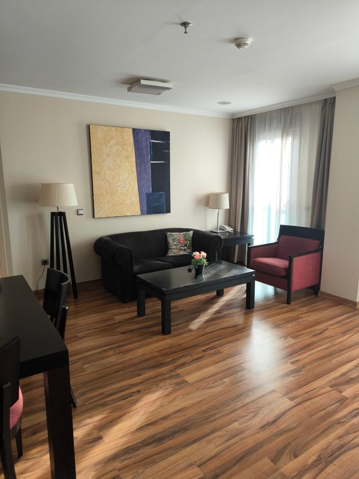 Family Spacious Apartment, Terrace, Kitchen, View, Free Parking And Wifi Apartament
