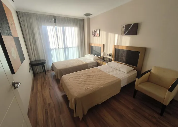 Family Spacious Apartment, Terrace, Kitchen, City View, Free Parking And Wifi