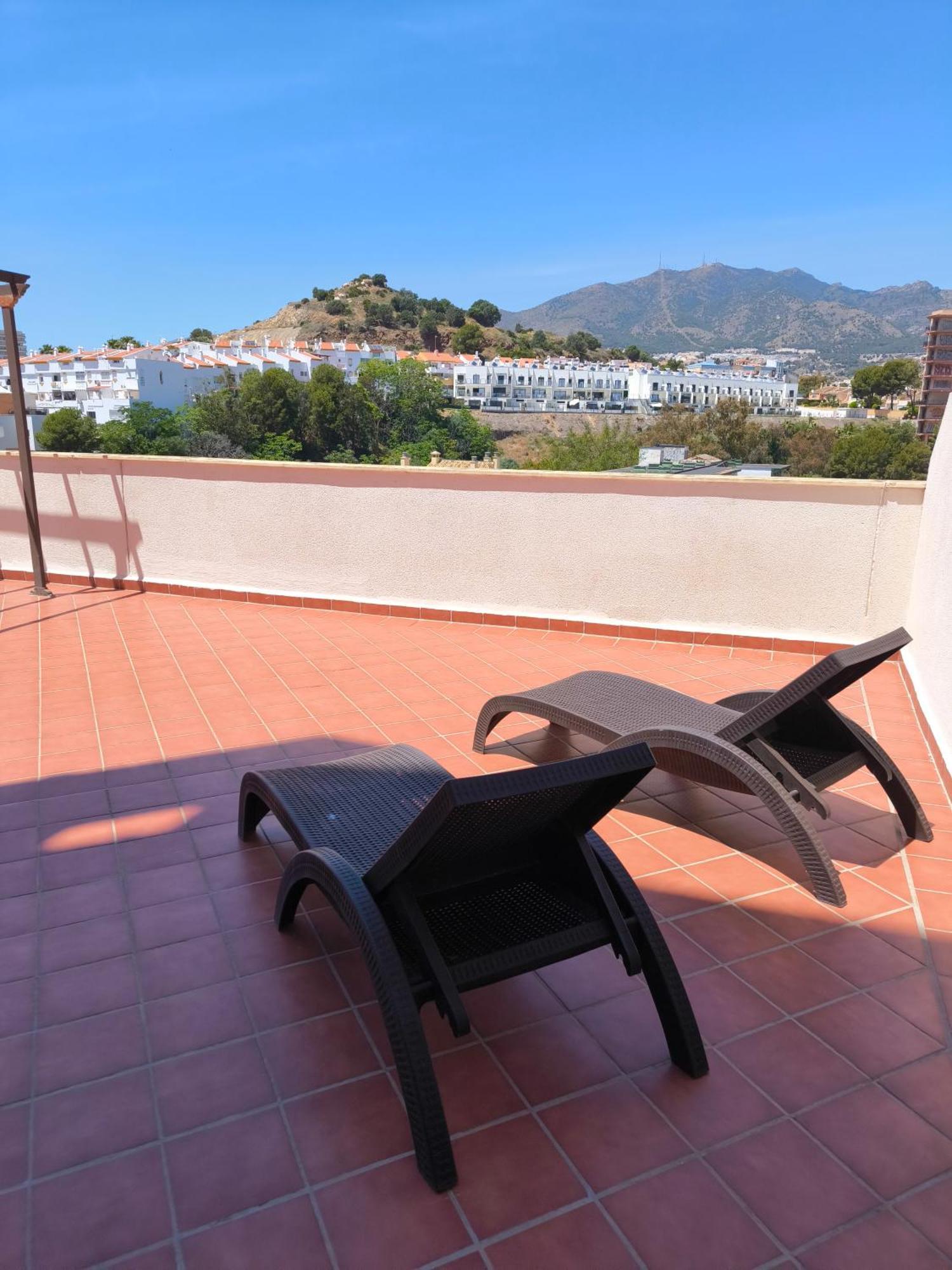 Family Spacious Apartment, Terrace, Kitchen, View, Free Parking And Wifi Appartamento Benalmádena