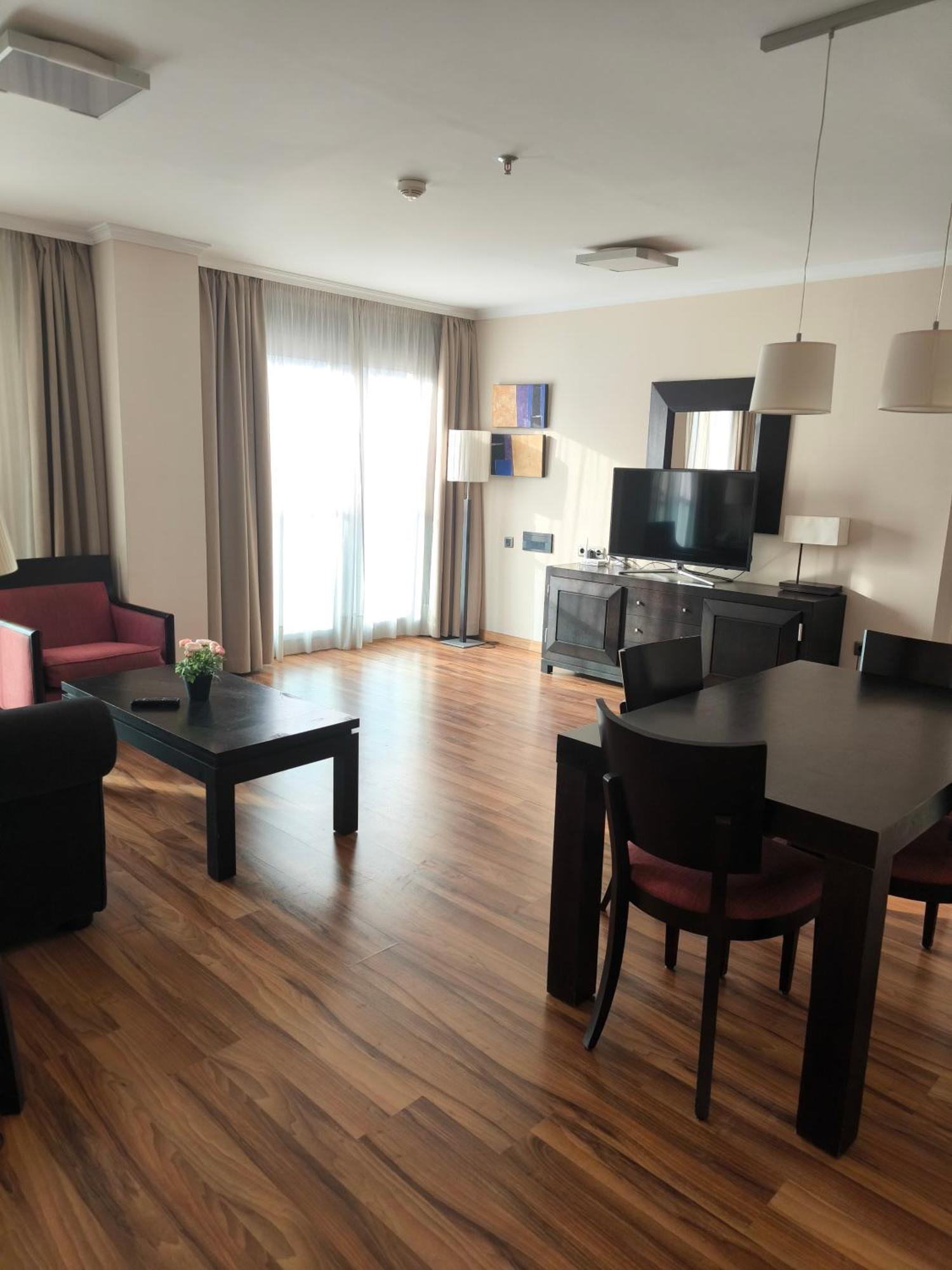 Family Spacious Apartment, Terrace, Kitchen, View, Free Parking And Wifi Appartamento